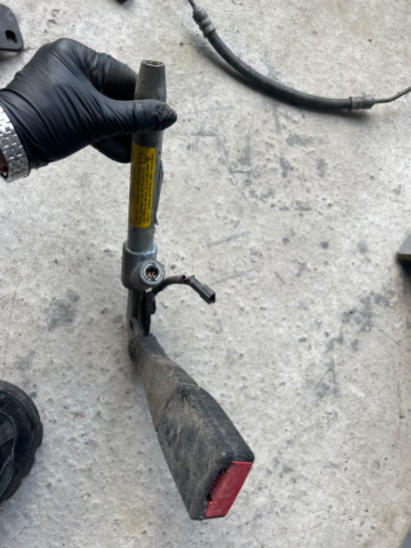 Pretensioner dreapta fata bmw x3 f25 305