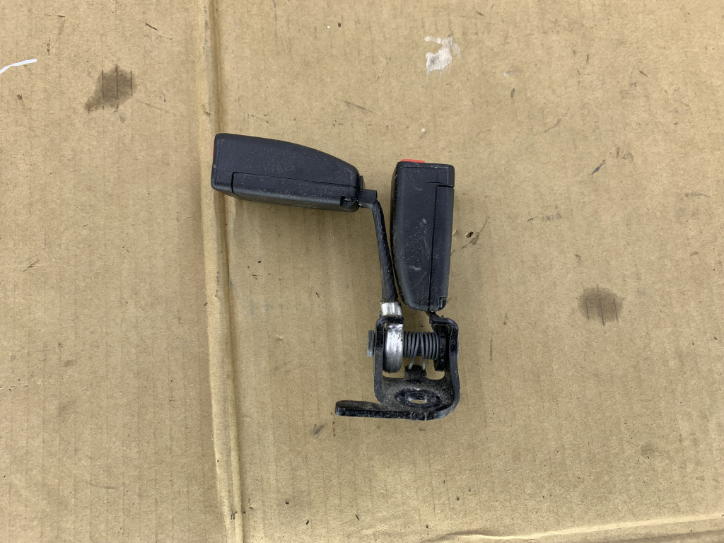 PRETENSIONER SPATE Peugeot 2008 8H01 1.4 HDI 2013-2017 DezP: 26805
