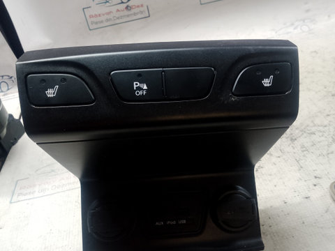 Priza bricheta auxiliara Hyundai ix35 1.7 Motorina 2015, 933102Y800