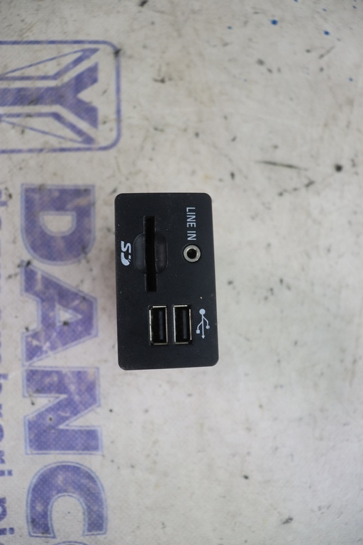 PRIZA USB AUX FORD FIESTA MK7 AN 2015 C1BT-14F014-AE