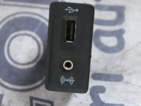 PRIZA USB AUX VOLKSWAGEN GOLF 7 AN 2015 5G0035222E
