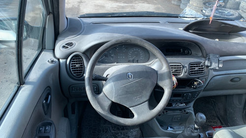 Proiectoare Renault Scenic 2003 limuzina