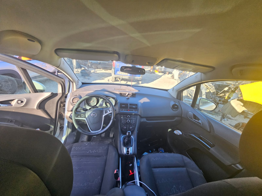 Proiector ceata stanga fata Opel Meriva 
