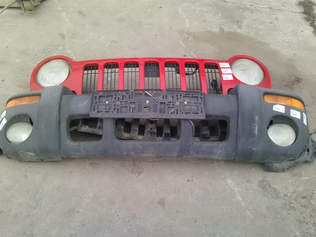 Proiector ceata stanga Jeep Cherokee 2.8D, an 2004.