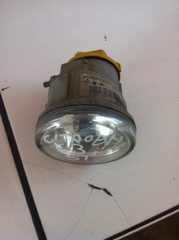 Proiector stanga citroen c3 2002 - 2009 cod: 96489