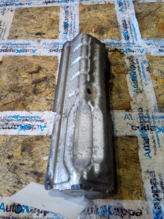 Protectie termica Bmw Seria 3 E90 E91 an 2008 cod piesa 810183