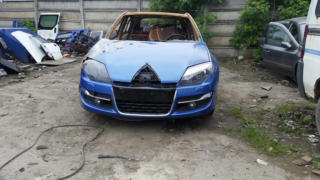Punte spate 4 control - Renault Laguna 2.0i , an 2011