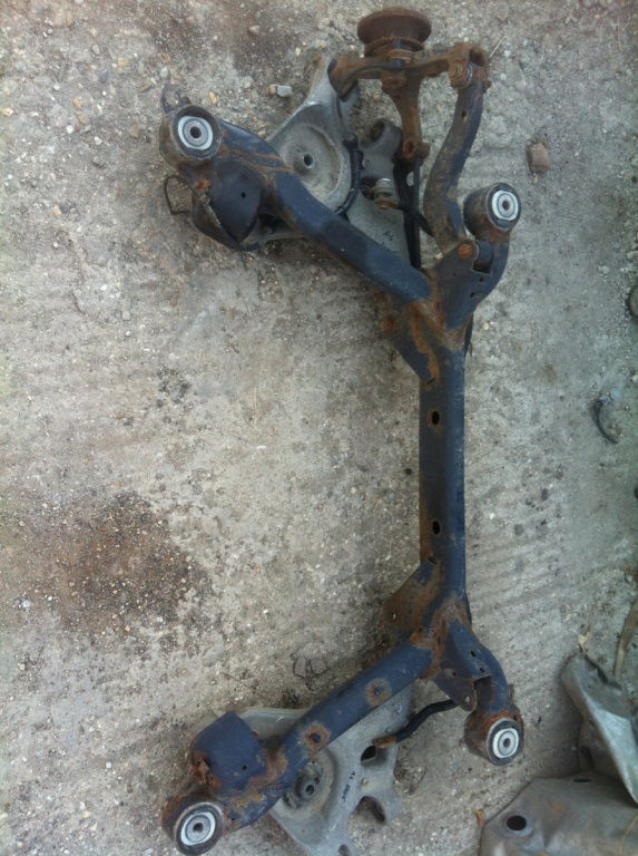 Punte spate cu diverse elemente, fara brat superior dreapta si bascula stanga Audi A4 B7 [2004 - 2008] Sedan 4-usi 2.7 TDI MT (180 hp)