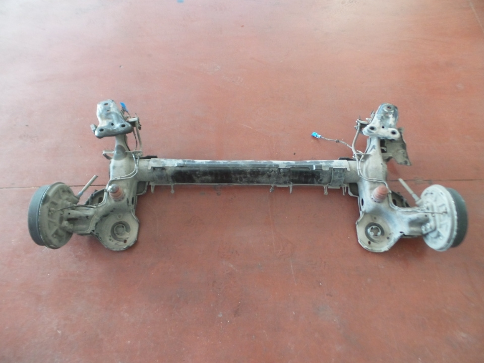 Punte spate fara elemente frana si directie Peugeot 208 2014 1.2 Benzina Cod motor: HMZ (EB2F) 82 CP