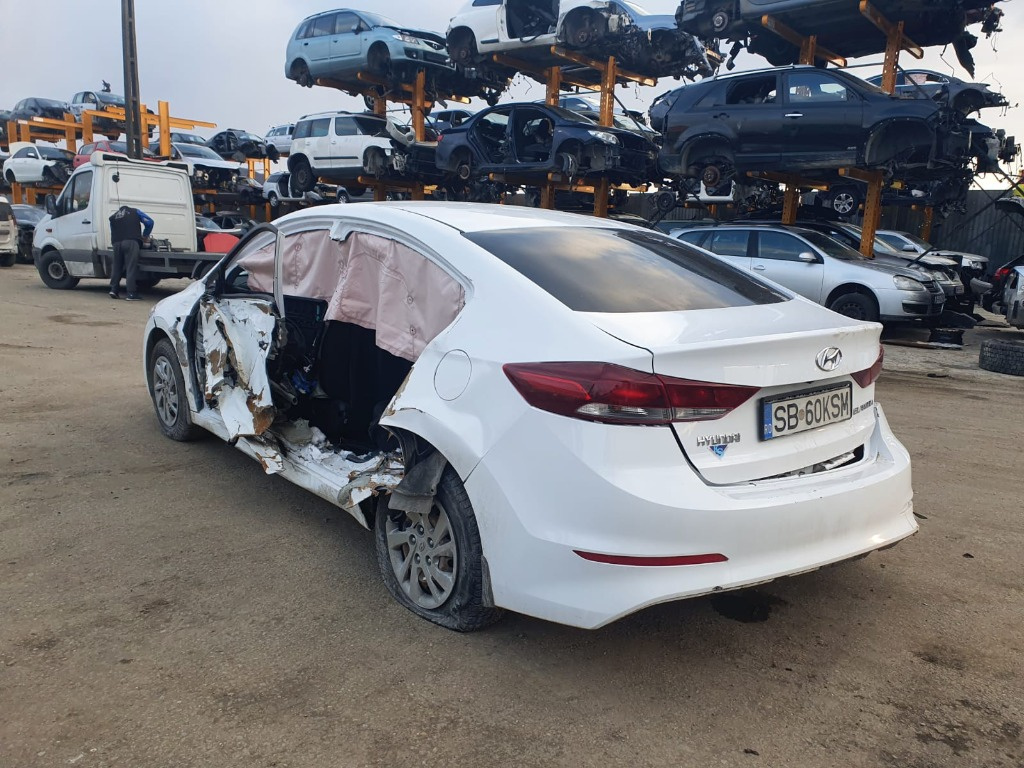 Punte spate Hyundai Elantra 2017 berlina