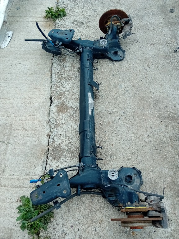 Punte spate peugeot 2008 an 2018