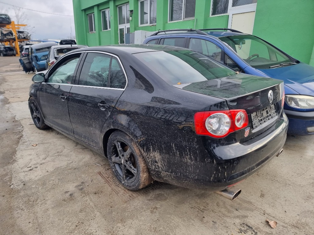 Punte spate Volkswagen Jetta 2008 berlina 2.0 fsi BVY