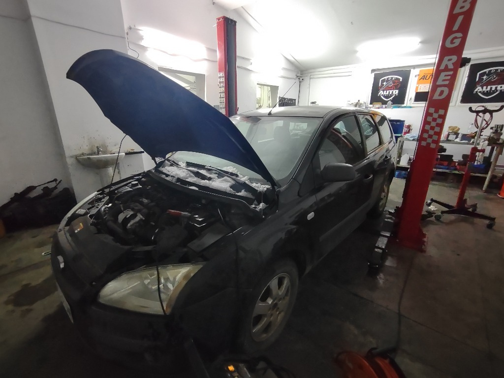 Racitor gaze Ford Focus 2 2005 break 1560