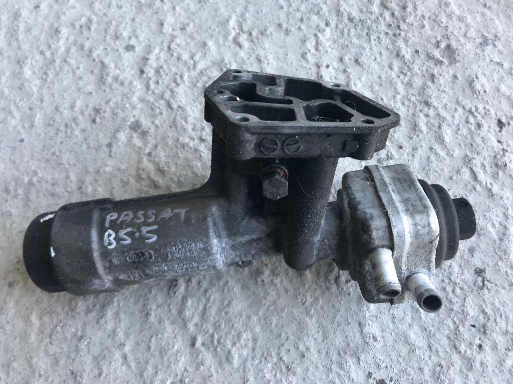 Racitor ulei termoflot volkswagen passat b5.5 1.9 tdi AVB 2001 - 2004 cod: 038115389b
