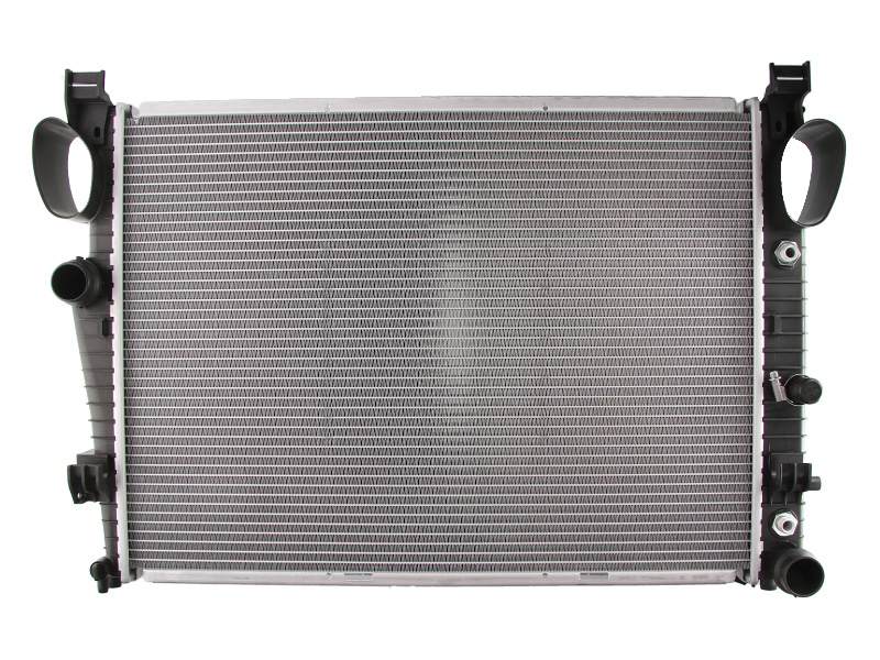 RADIATOR APA ~ MERCEDES-BENZ SL (R230) 55 AMG (230.472) 55 AMG Kompressor (230.474) 500 (230.471) 600 (230.476) 55 AMG (230.474) 600 (230.477) 500 (230.475) 63 AMG (230.470) 65 AMG (230.479) 350 (230.467) 245cp 306cp 388cp 4 ~ NIS 62547A ~ NISSENS