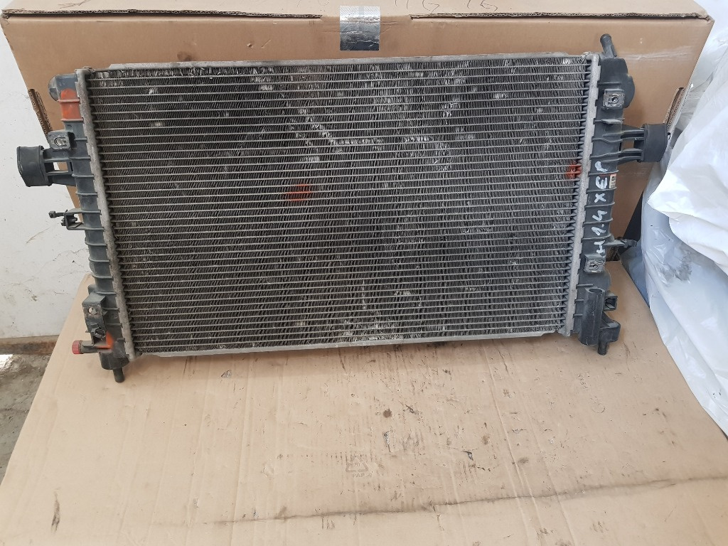 Radiator apa Opel Astra H 1.4 cod: 13128801