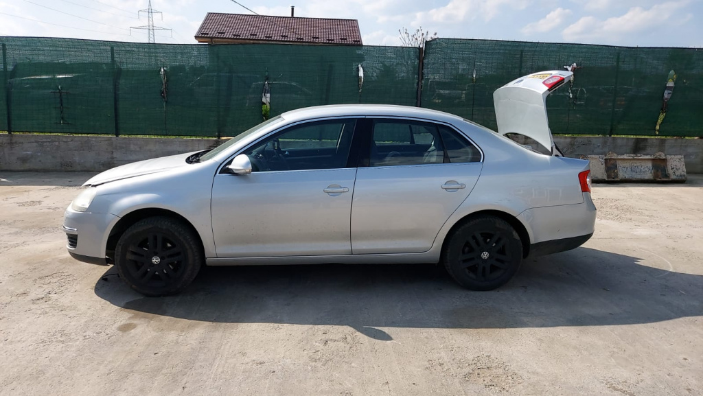Radiator apa Volkswagen Jetta 2006 BERLI