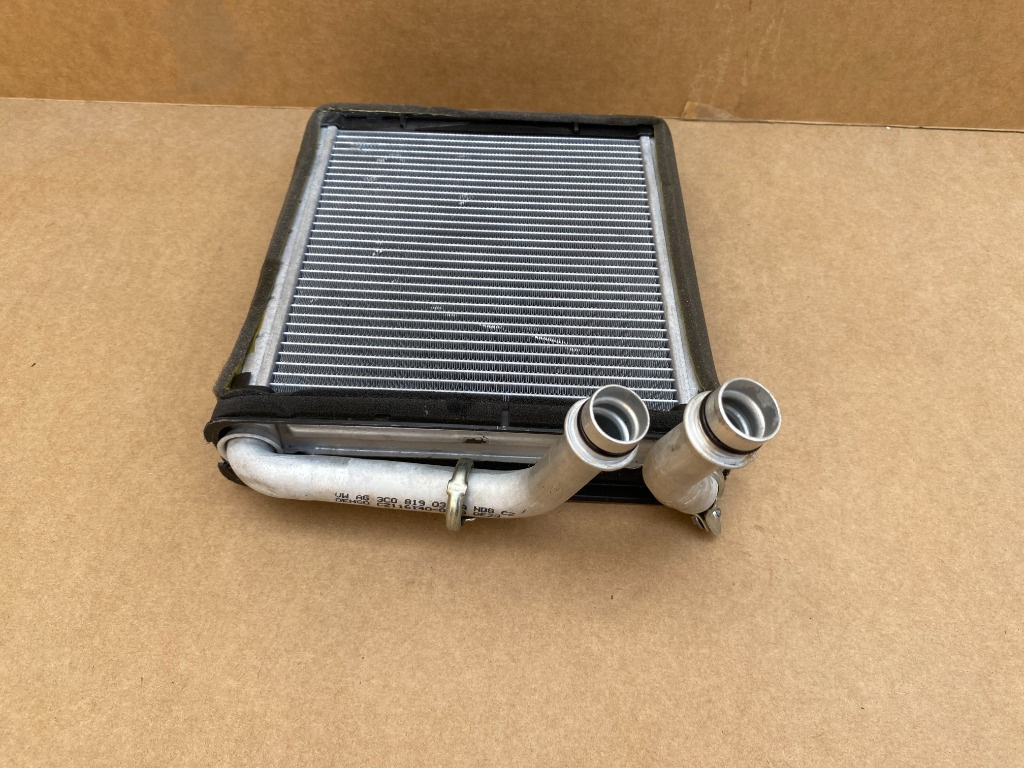 Radiator bord VW Passat B6 Golf 5 Touran Caddy 3C0819031A 3C0 819 031 A