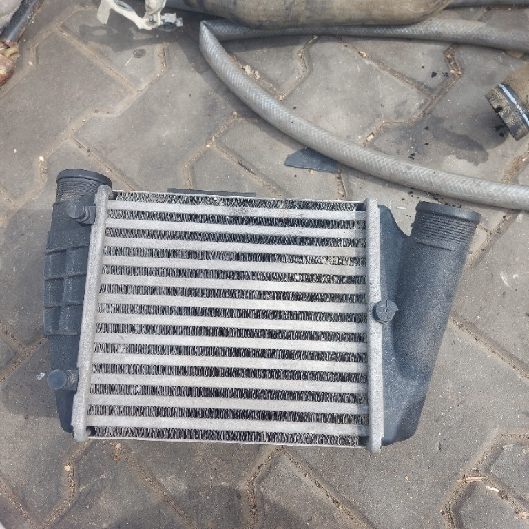 Radiator intercooler Audi A4 B7 cod produs: 8L0 145 806 L / 8L0145806L