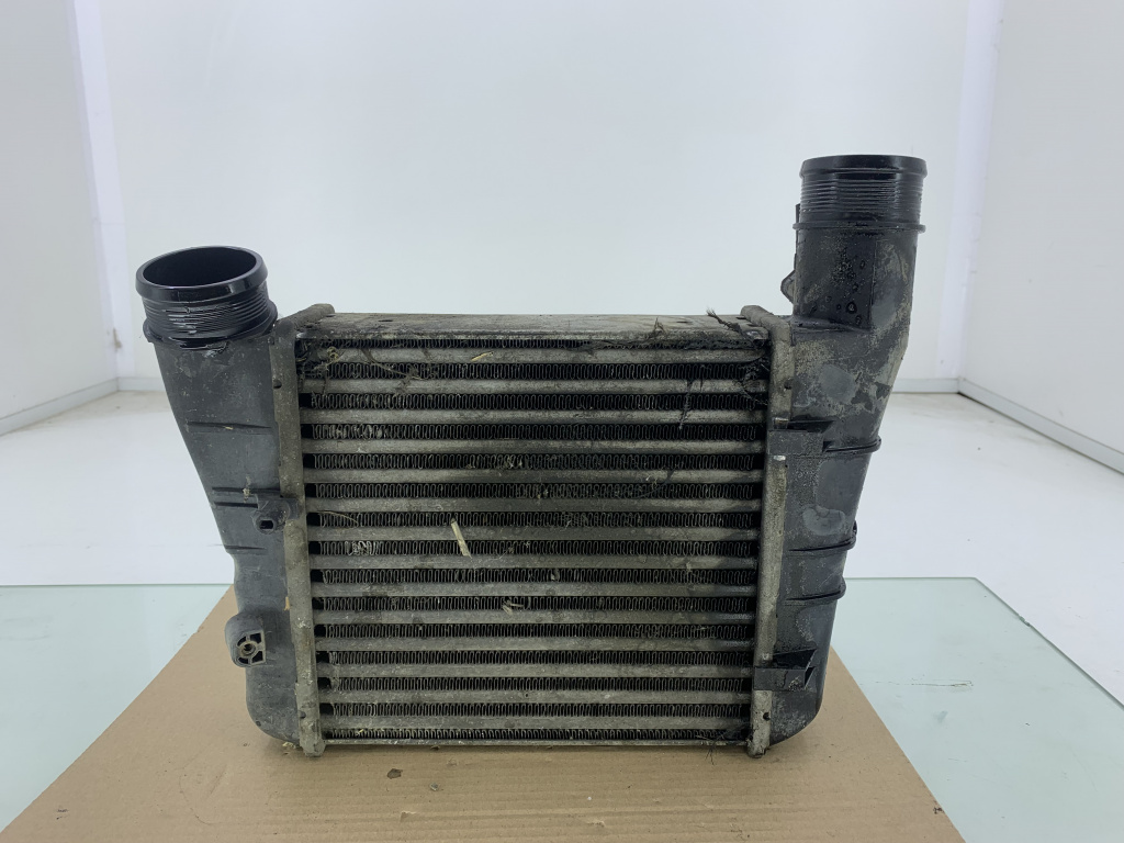 Radiator intercooler stanga Audi A4 B7 BGB / BWE 2004-2008 8E0145805AA DezP: 97182