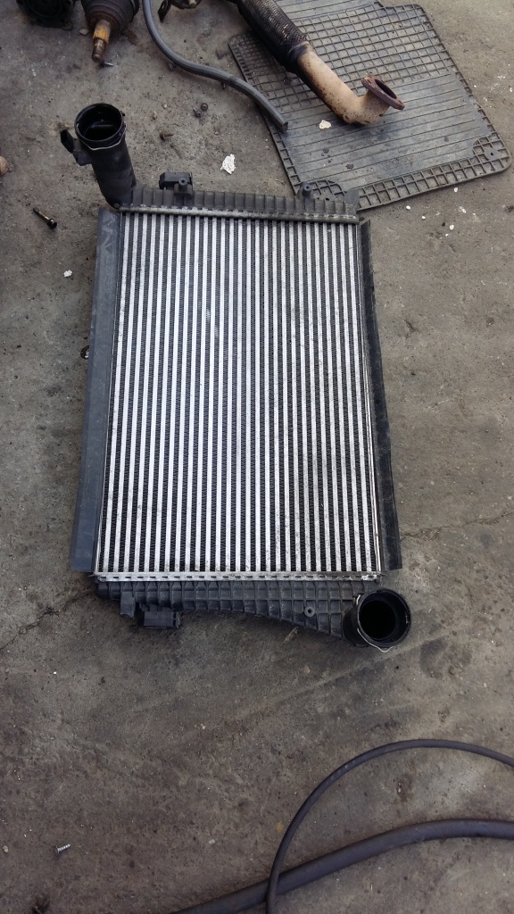 Radiator intercooler VW Passat B6 cod produs : 3C0 145 803 G