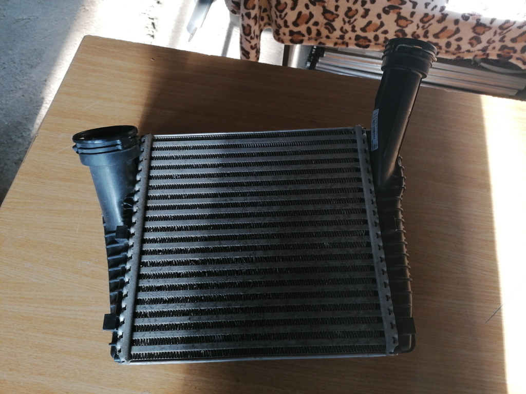 RADIATOR INTERCOOLER VW TOUAREG 2010-2014