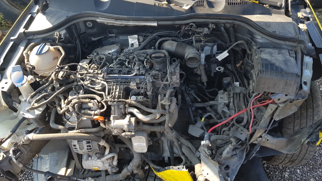 Radiator ulei termoflot Volkswagen Passat 1.6 TDI 77 KW 105 CP CAY 2013