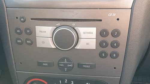 Radio casetofon CD 30 Opel Corsa C Combo