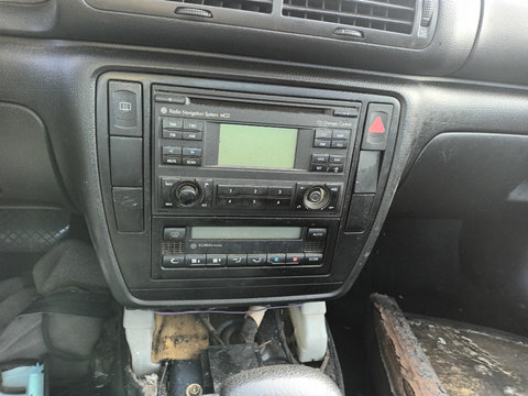Radio casetofon cu CD Passat b5.5 1 9 TDI an 2004