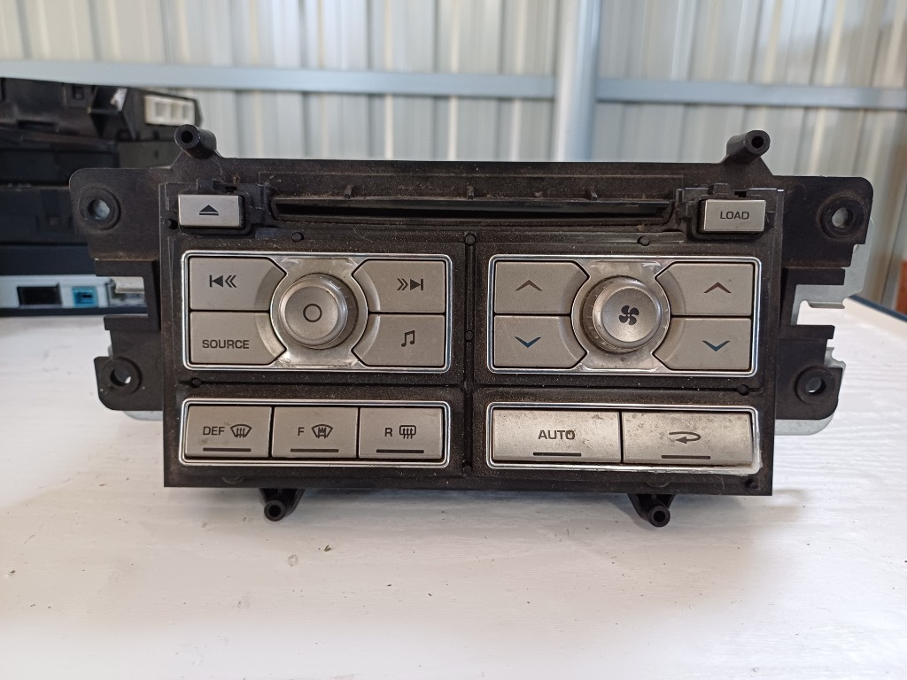 Radio/casetofon și panou clima original Jaguar XF motor 2.7D euro4 fabricatie 2008