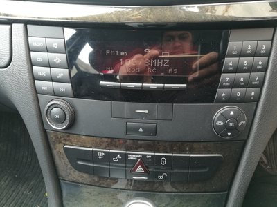 Radio casetofon Mercedes e220 cdi w211 an 2004