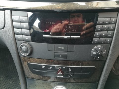 Radio casetofon Mercedes e220 cdi w211 an 2004