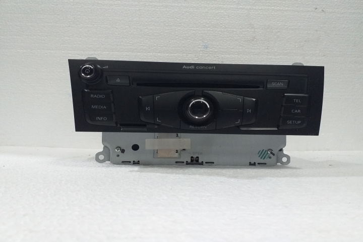 Radio cd 8T1035186P In stare perfecta 8T1035186P A