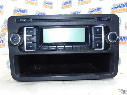Radio CD avand codul 1K0035156A pentru VW Golf 5 2009