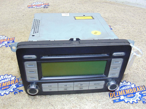 Radio CD avand codul 1K0035186R pentru VW Passat B6