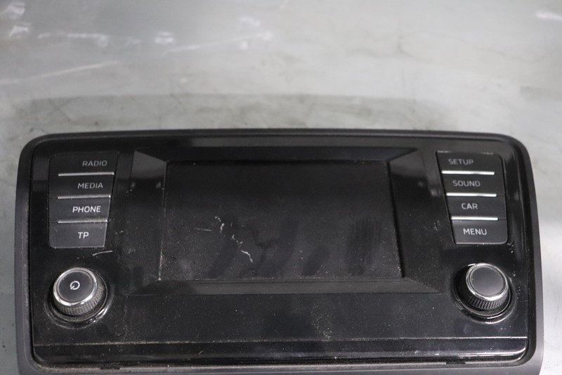 RADIO CD CU MP3 + DISLAY SKODA OCTAVIA III 2014 + F4/2.4 / COD - 5E0919605