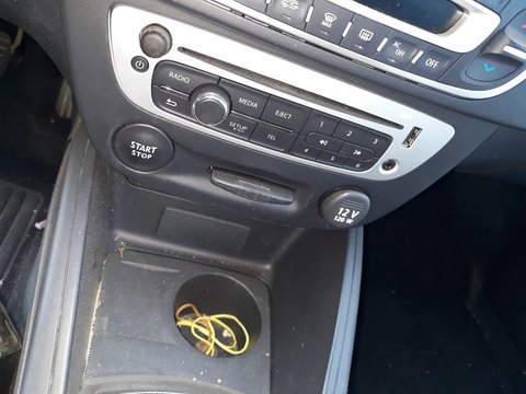 Radio CD cu navigatie+Display navigatie Renault Megane 3 An 2014
