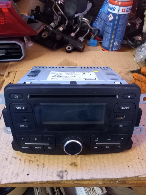 Radio CD Dacia Logan 2 Sandero 2 cod produs:281152011R