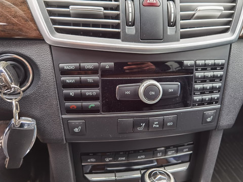 Radio cd navigatie Mercedes E220 cdi w212