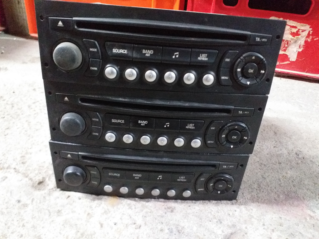 Radio CD Peugeot 207 cu MP3 cod : 96639628XT