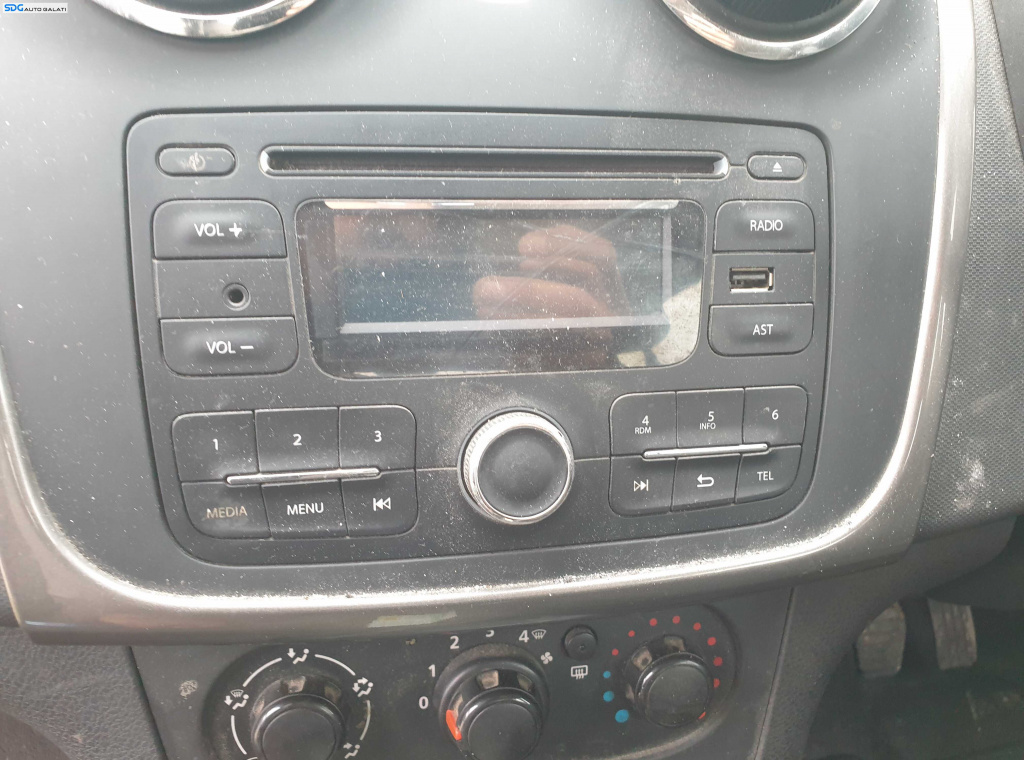 Radio CD Player cu Aux Auxiliar si USB Dacia Logan 2 2012 - 2016 [K4335]