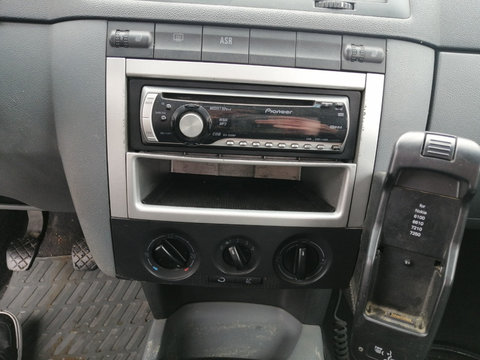 Radio CD Player cu MP3 Pioneer DEH-2900MP 4x50W Audi Volkswagen Seat Skoda Opel Renault Ford Mercedes BMW Saab Peugeot 2000 - 2007