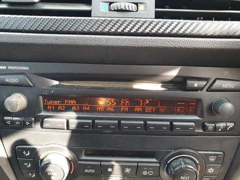 Radio CD Player cu Pixeli Uzati BMW Seria 3 E90 E91 2004 - 2011