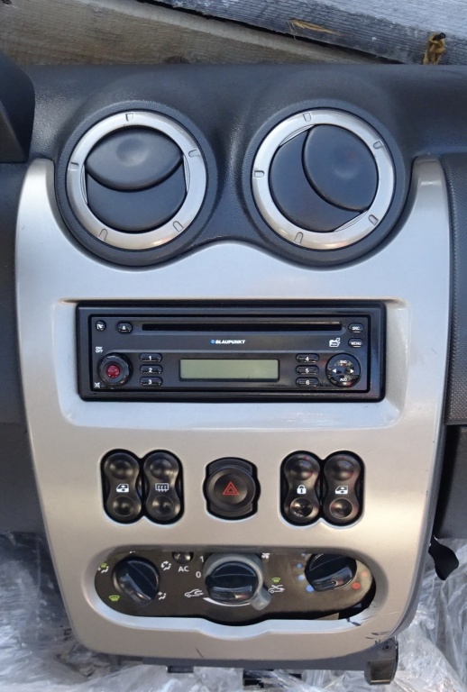 Radio CD player Dacia Sandero Stepway din 2010