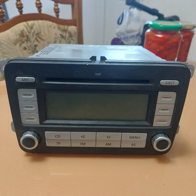 Radio cd player MP3 Vw Golf 5 cod produs: 1K0 035 