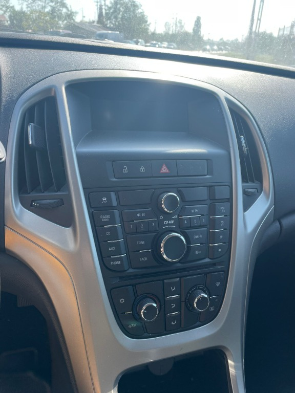 RADIO CD PLAYER OPEL ASTRA J AN 2011 SPORTS TOURER