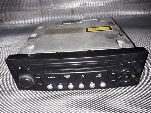 Radio CD player Renault clio 3 fara cod