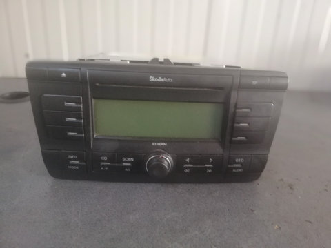 Radio CD player Skoda Octavia 2 1.6 benzina 102 cai cod motor BGU an 2007 cod 1z0035161a