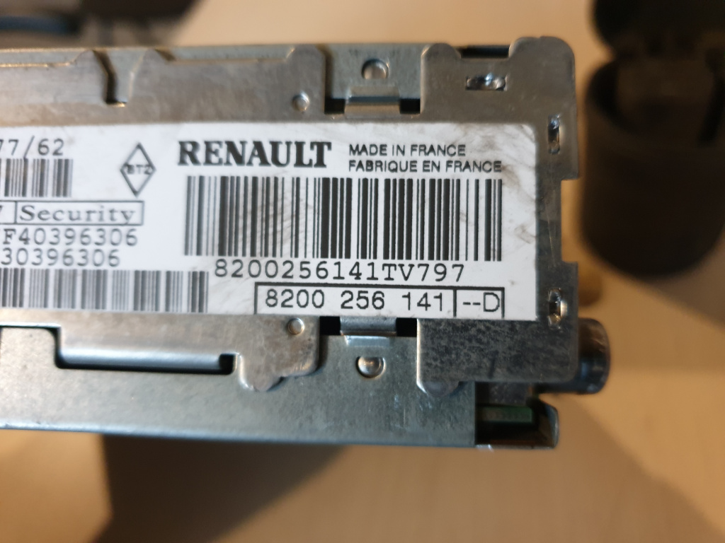Radio CD Renault Megane 2005 cod 8200256