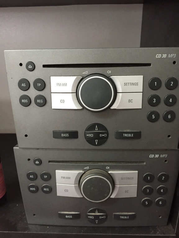 RADIO CD , RENAULT TRAFIC / OPEL VIVARO .